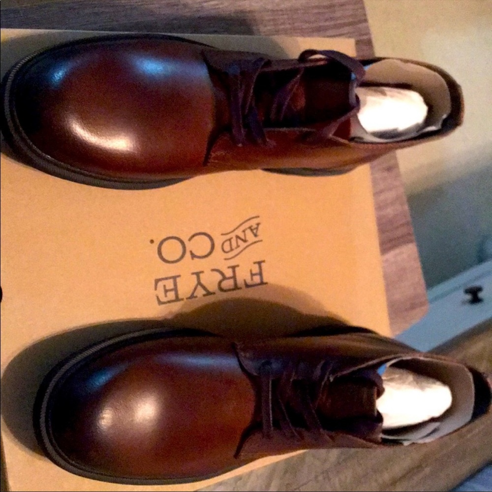 EUC 11.5 Frye Jackson Chukka Boots wheat color